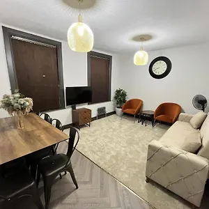 fantastic-3-bedroom-house-centrally-located-in-heart-of-london.brighton-hotels-england.com/